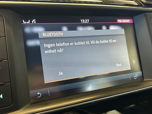 Jaguar XE 25 of 29