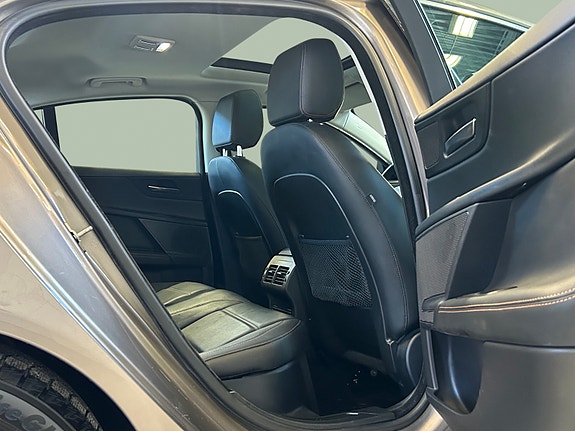 Jaguar XE 16 of 29