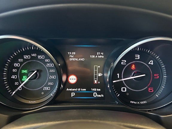 Jaguar XE 29 of 29