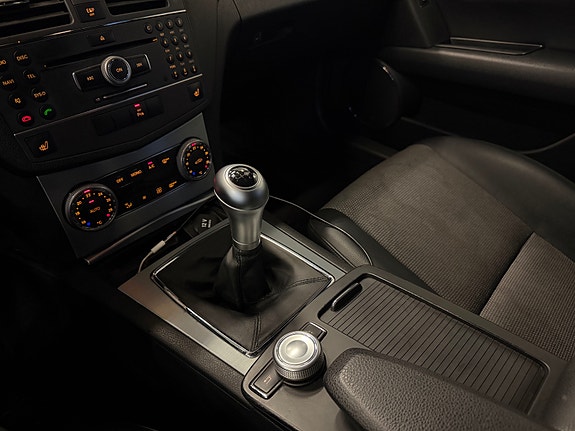 Mercedes-Benz C200 30 of 30