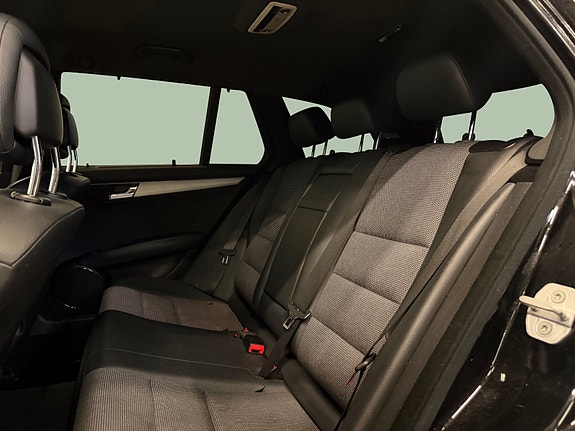 Mercedes-Benz C200 13 of 30