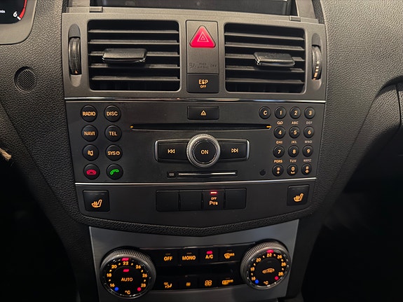 Mercedes-Benz C200 28 of 30