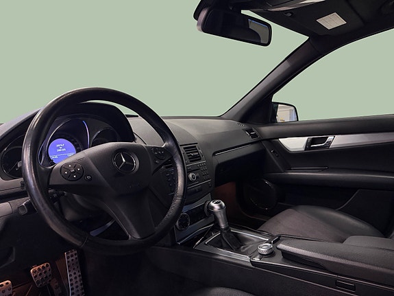 Mercedes-Benz C200 12 of 30