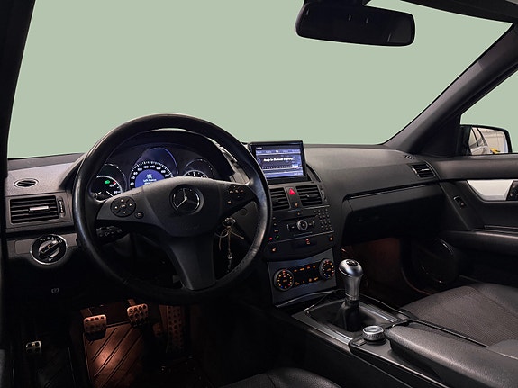 Mercedes-Benz C200 15 of 30