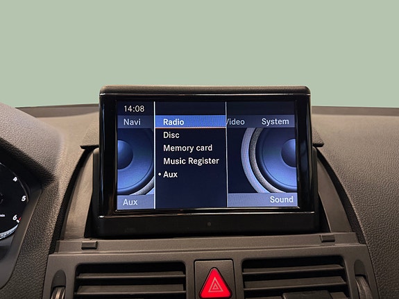 Mercedes-Benz C200 26 of 30