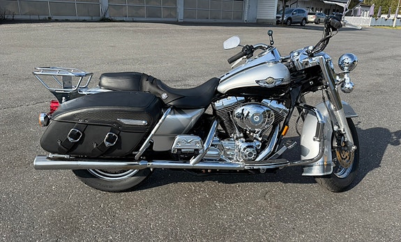 Harley-Davidson ROAD KING CLASSIC FLHRC (100th Anniversary version) 2 of 7