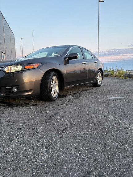 Honda Accord 3 of 12