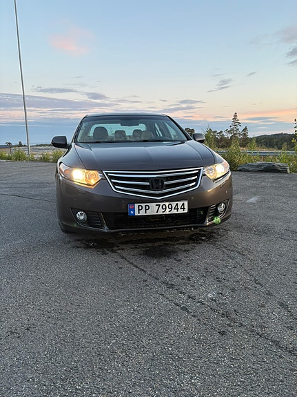 Honda Accord 2 of 12