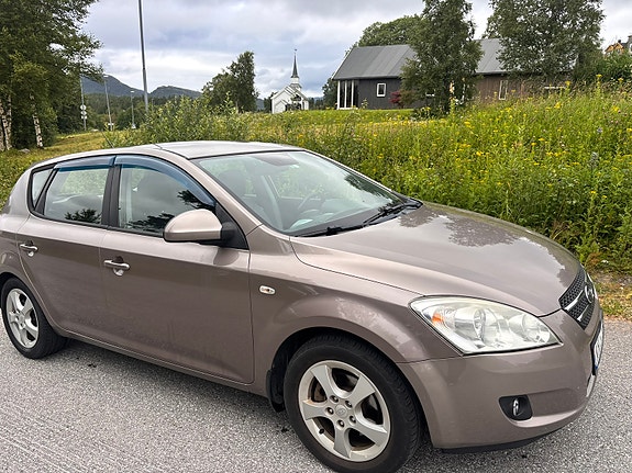 Kia Ceed 2 of 18