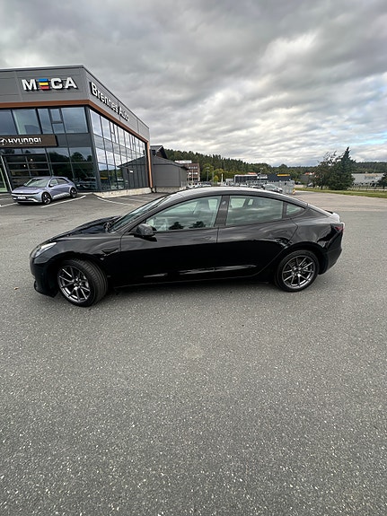 Tesla Model 3 3 of 20