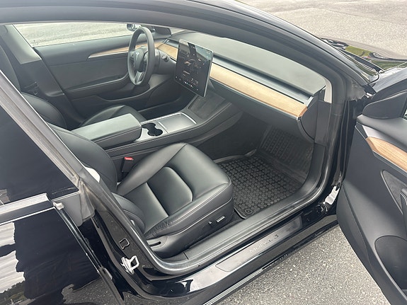 Tesla Model 3 16 of 20
