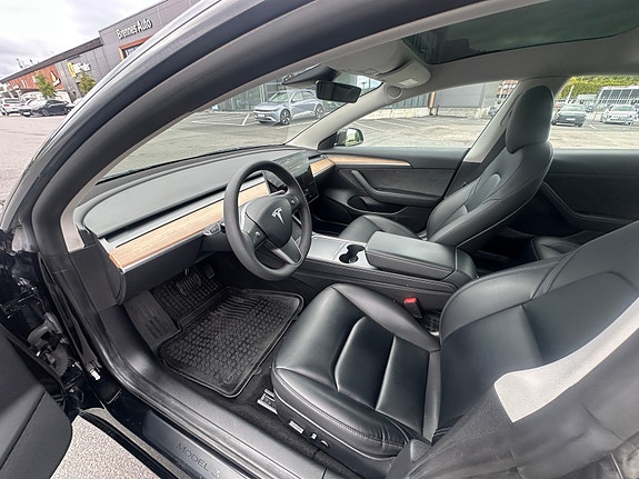 Tesla Model 3 11 of 20