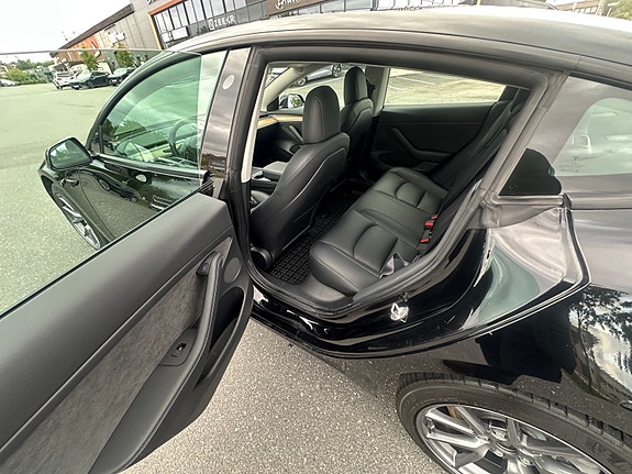 Tesla Model 3 13 of 20