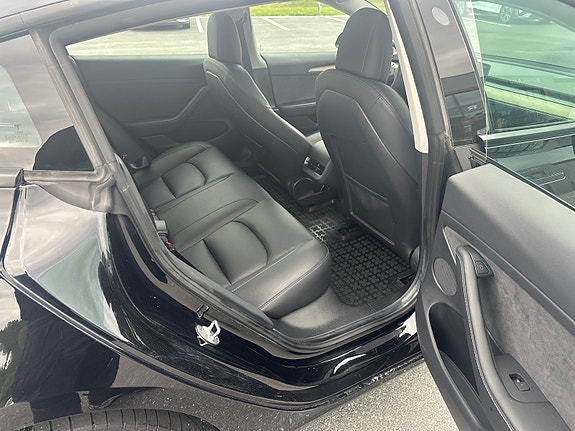 Tesla Model 3 15 of 20