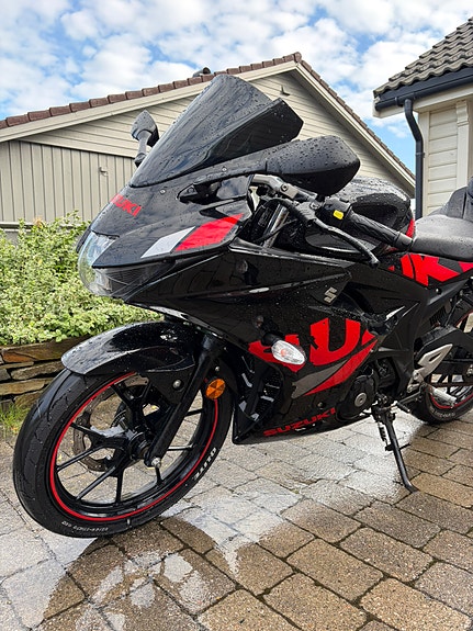 Suzuki GSX-R 125 4 of 13