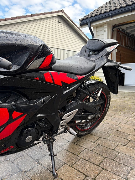 Suzuki GSX-R 125 6 of 13