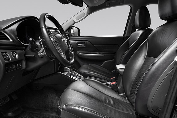 Mitsubishi L200 15 of 30