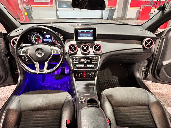 Mercedes-Benz CLA180 11 of 16