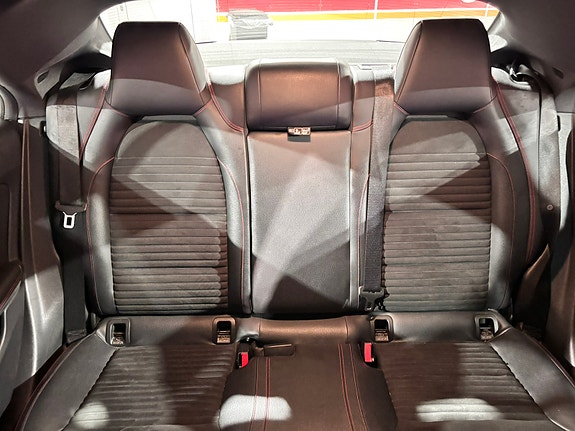 Mercedes-Benz CLA180 13 of 16