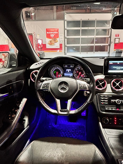 Mercedes-Benz CLA180 12 of 16