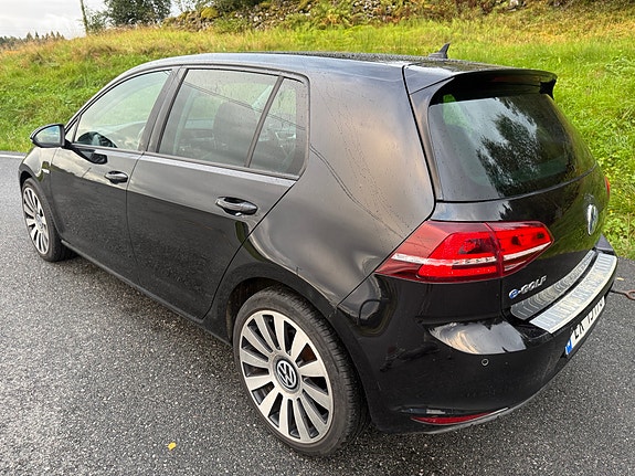 Volkswagen e-Golf VII 10 of 14