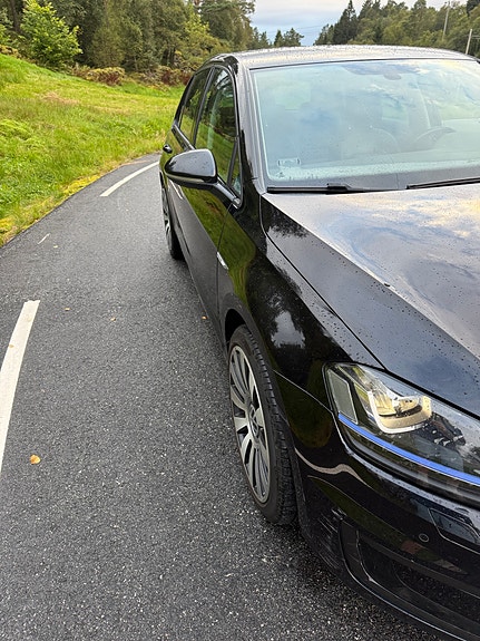 Volkswagen e-Golf VII 5 of 14