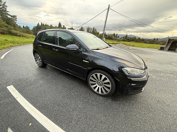 Volkswagen e-Golf VII 6 of 14