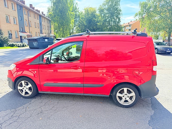 Ford Transit Courier 4 of 29
