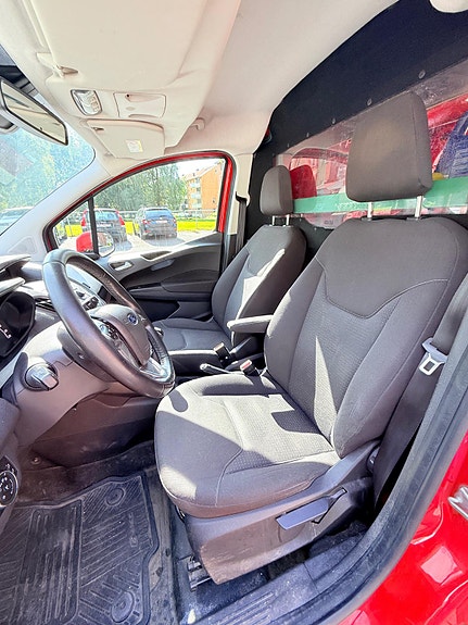 Ford Transit Courier 14 of 29