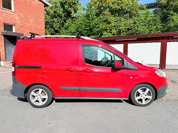 Ford Transit Courier 13 of 29