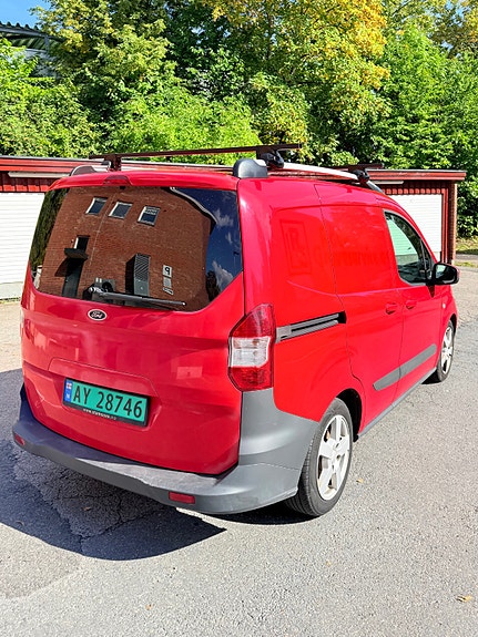 Ford Transit Courier 10 of 29
