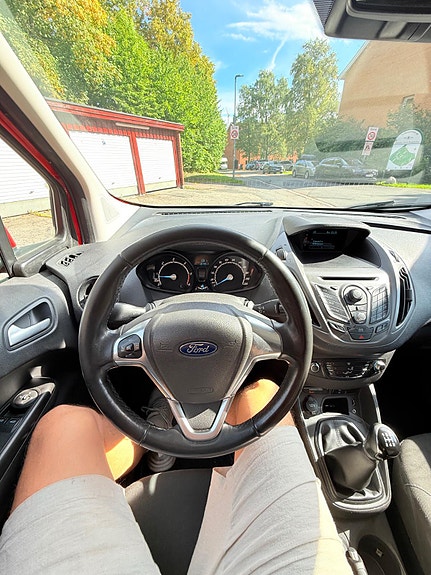 Ford Transit Courier 15 of 29
