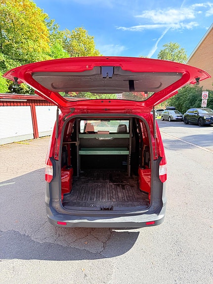 Ford Transit Courier 7 of 29