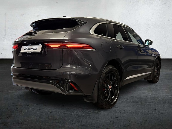 Jaguar F-PACE 4 of 30