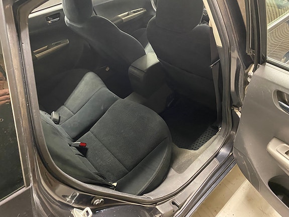 Subaru Impreza 13 of 19