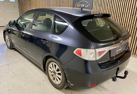 Subaru Impreza 6 of 19