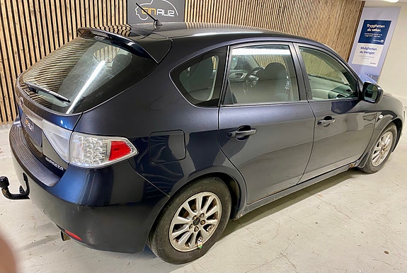 Subaru Impreza 4 of 19