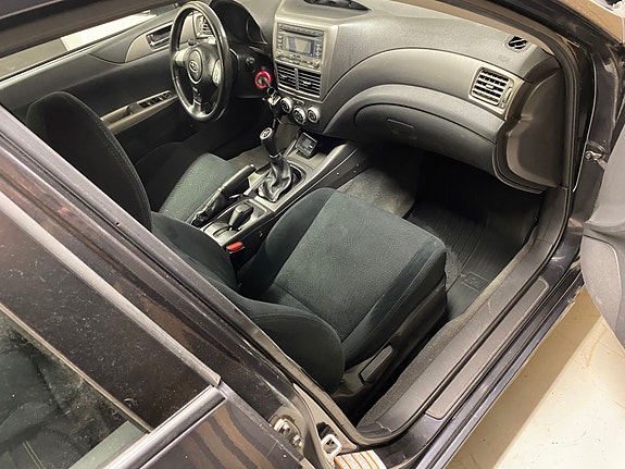 Subaru Impreza 12 of 19