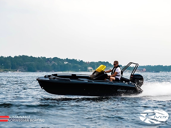 VI RYDDER ! GJØR ET KUPP RIVER 460 XR SORT MED SUZUKI 40 HK 16 of 30