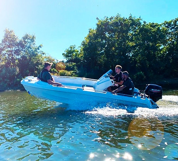 VI RYDDER ! GJØR ET KUPP RIVER 460 XR SORT MED SUZUKI 40 HK 8 of 30