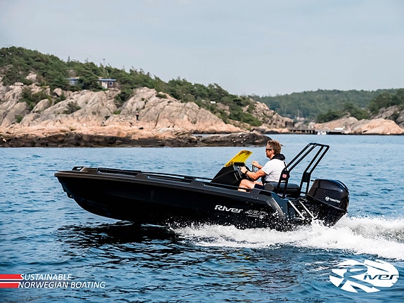 VI RYDDER ! GJØR ET KUPP RIVER 460 XR SORT MED SUZUKI 40 HK 14 of 30