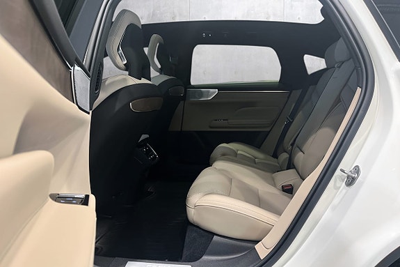 Volvo ES90 17 of 21