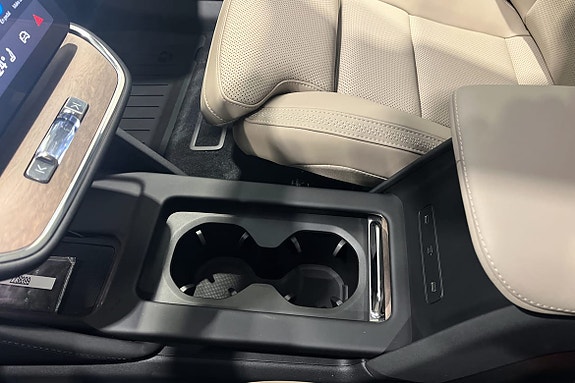 Volvo ES90 15 of 21