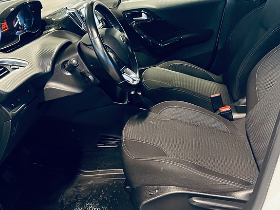 Peugeot 208 9 of 13