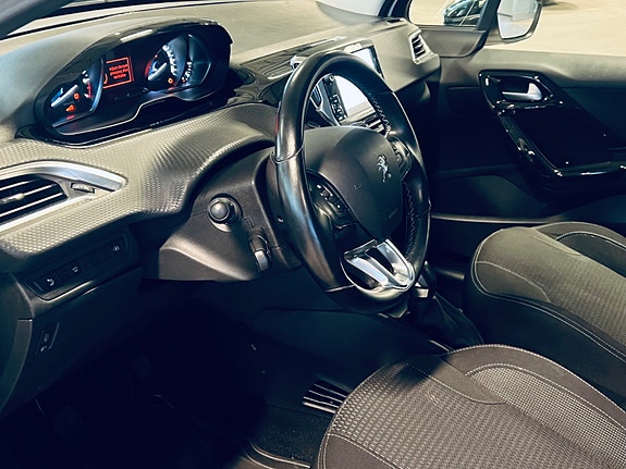 Peugeot 208 10 of 13