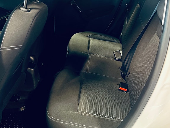 Peugeot 208 8 of 13