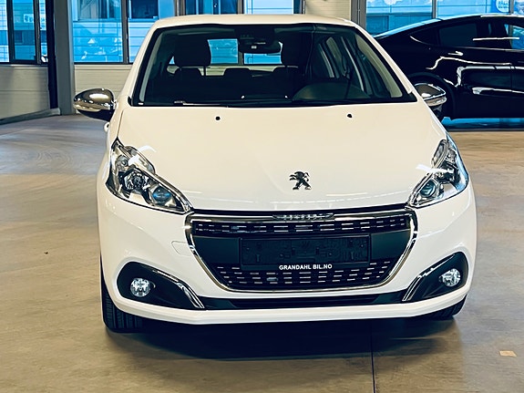 Peugeot 208 2 of 13