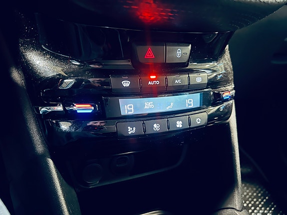 Peugeot 208 13 of 13