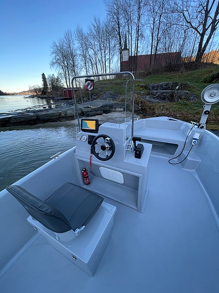 VI RYDDER ! GJØR ET KUPP HOBBY 555 FISK MED SUZUKI 60 HK  MED STOR UTSTYRS PAKKE 11 of 14