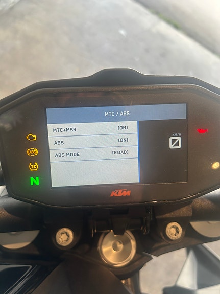 KTM 1290 Super Duke R 9 of 19